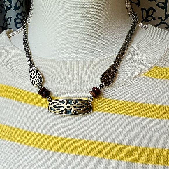 Vintage 20" Twisted Rope Chain Necklace w/Gold-Toned Pendants & Beaded Accents - Picture 2 of 9